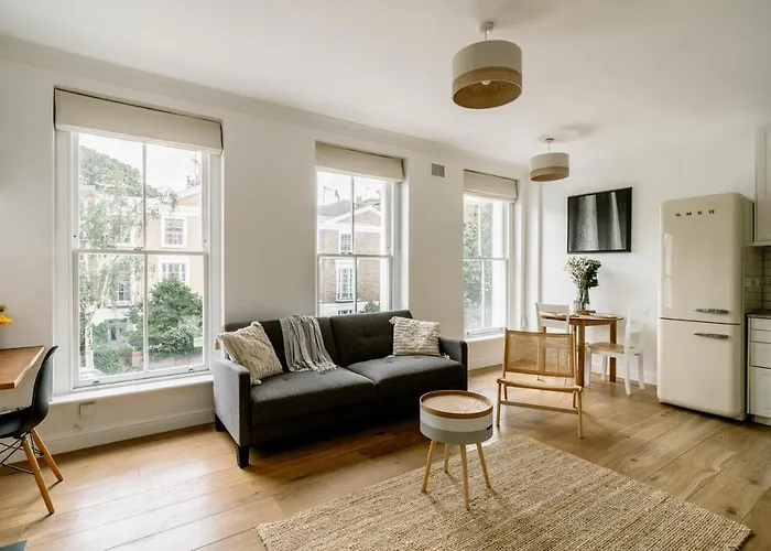 Design-Led Flat In Camden On Quiet Street