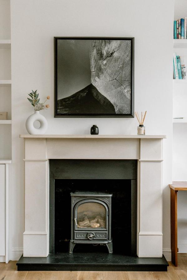 Apartment Design-led Flat In Camden On Quiet Street *